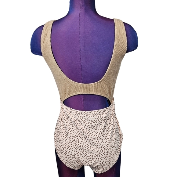 Unbranded Neutral Cut Out One Piece Swim Suit Bathing Suit Size Medium Women Q15 - Picture 5 of 9